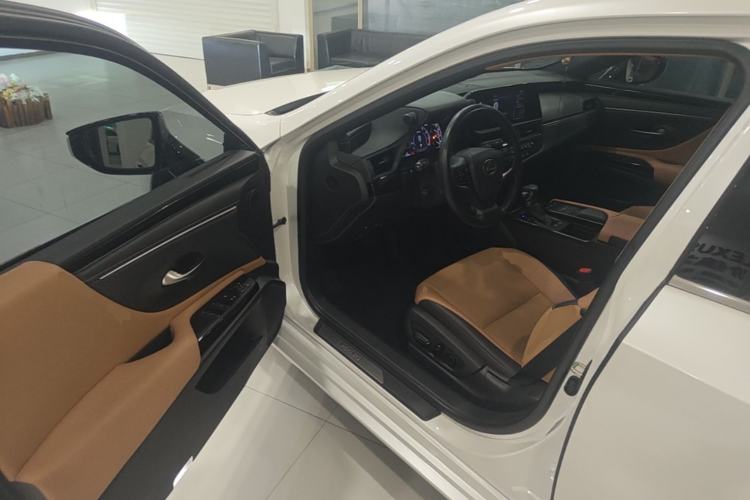 Used Lexus ES 2021 200 Excellence Edition Driver Seat
