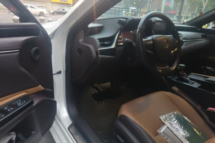 Used Lexus ES 2021 200 Excellence Edition Driver Seat
