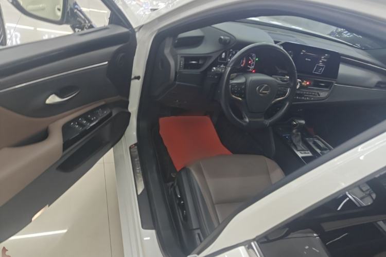 Used Lexus ES 2021 200 Excellence Edition Driver Seat