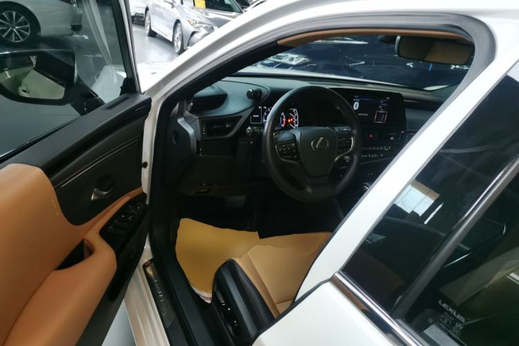 Used Lexus ES 2021 200 Excellence Edition Driver Seat