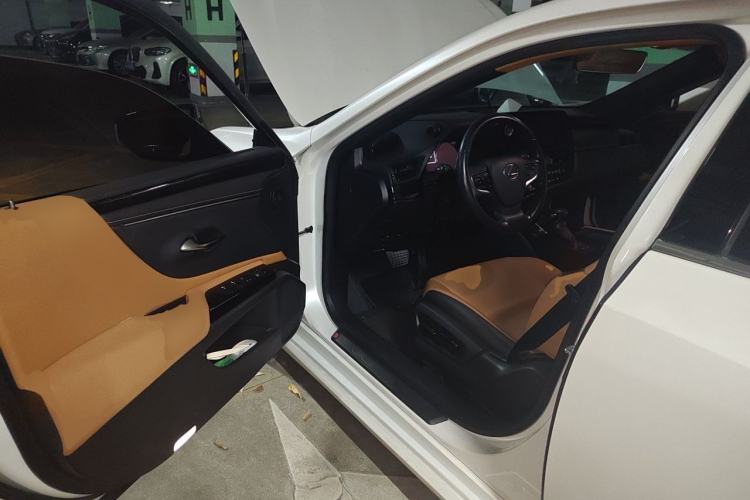 Used Lexus ES 2021 200 Excellence Edition Driver Seat