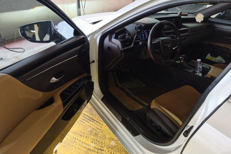 Used Lexus ES 2021 300h Excellence Edition Driver Seat