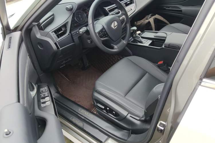Used Lexus ES 2021 300h Excellence Edition Driver Seat