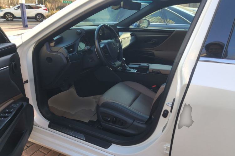 Used Lexus ES 2021 200 Excellence Edition Driver Seat