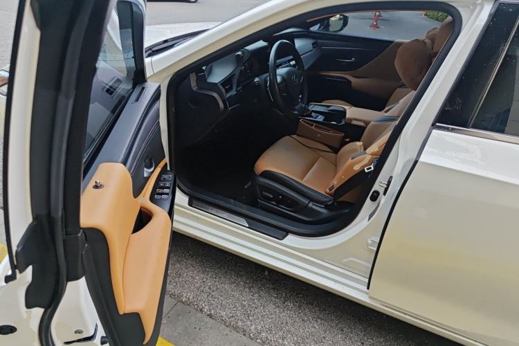 Used Lexus ES 2021 200 Excellence Edition Driver Seat