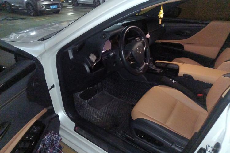 Used Lexus ES 2021 260 Excellence Edition Driver Seat