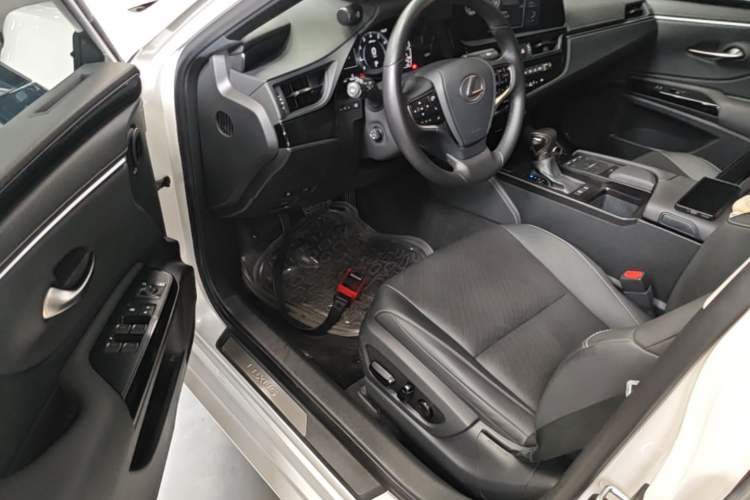Used Lexus ES 2021 200 Excellence Edition Driver Seat