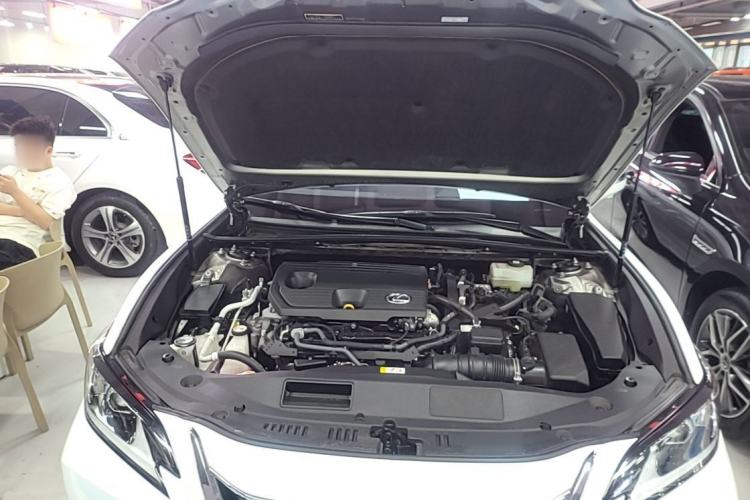 Used Lexus ES 2021 300h Excellence Edition Engine Bay