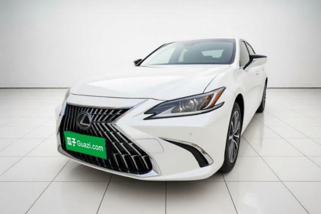 Ojetý Lexus ES 2021 200 Excellence Edition