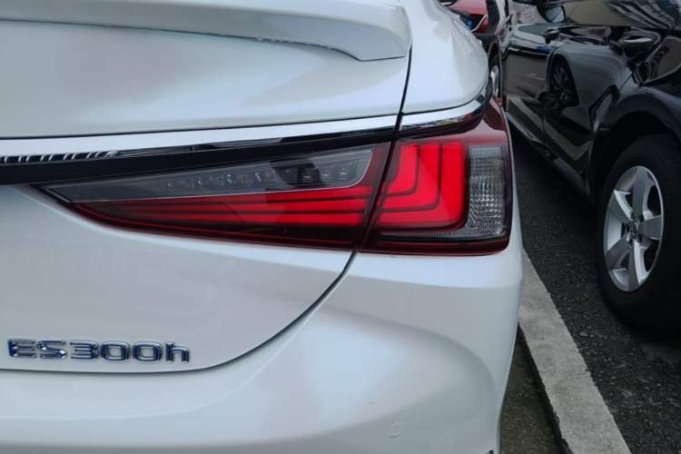 Used Lexus ES 2021 300h Excellence Edition Exterior 3