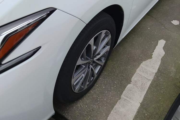 Used Lexus ES 2021 300h Excellence Edition Exterior 4