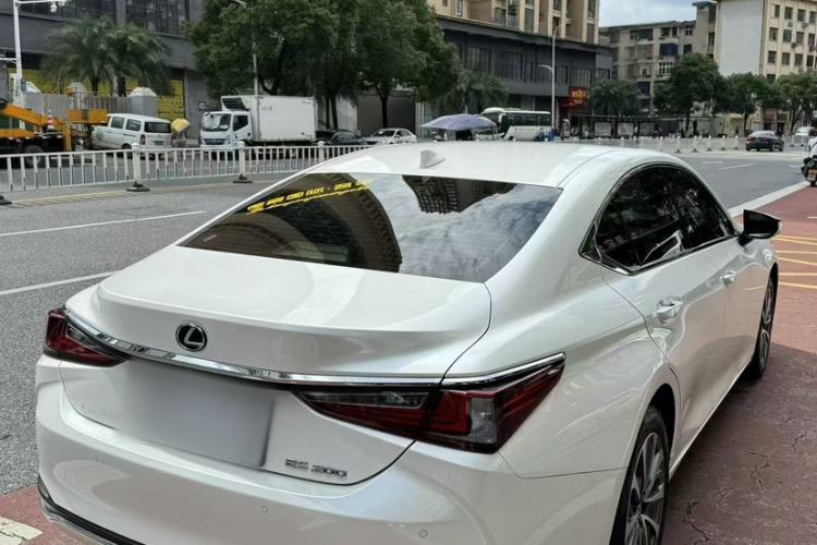 Used Lexus ES 2021 200 Excellence Edition Exterior 5