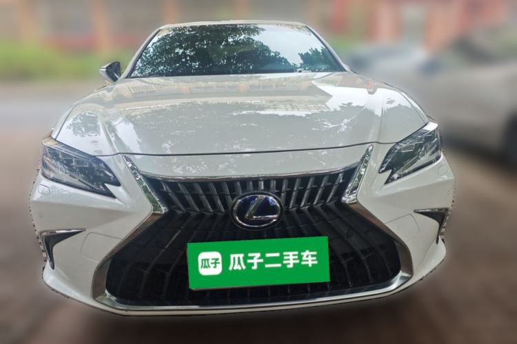 Used Lexus ES 2021 300h Deluxe Edition Front