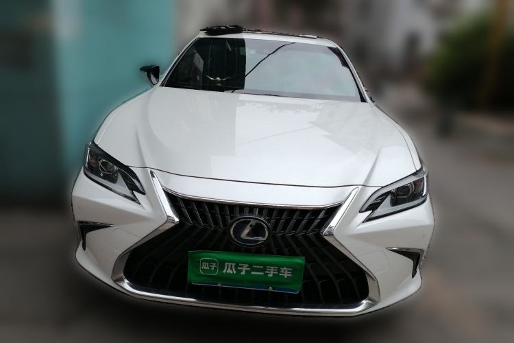 Used Lexus ES 2021 300h Excellence Edition Front