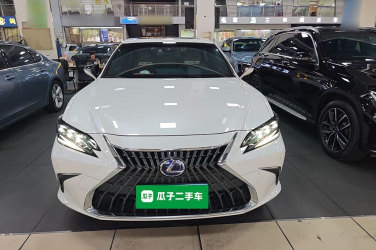 Used Lexus ES 2021 300h Deluxe Edition Front
