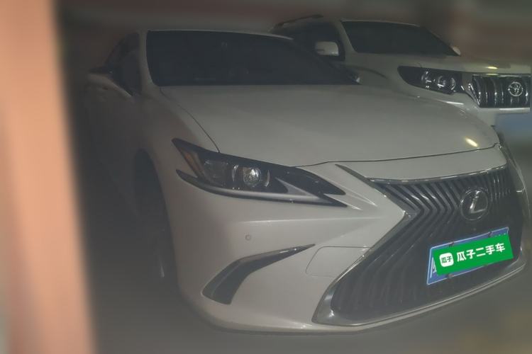 Used Lexus ES 2021 200 Excellence Edition Front Right 45 Deg