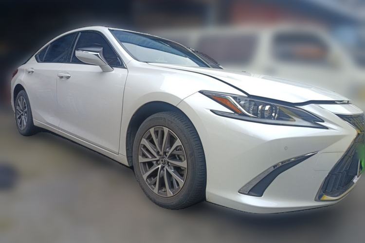 Used Lexus ES 2021 260 Excellence Edition Front Right 45 Deg