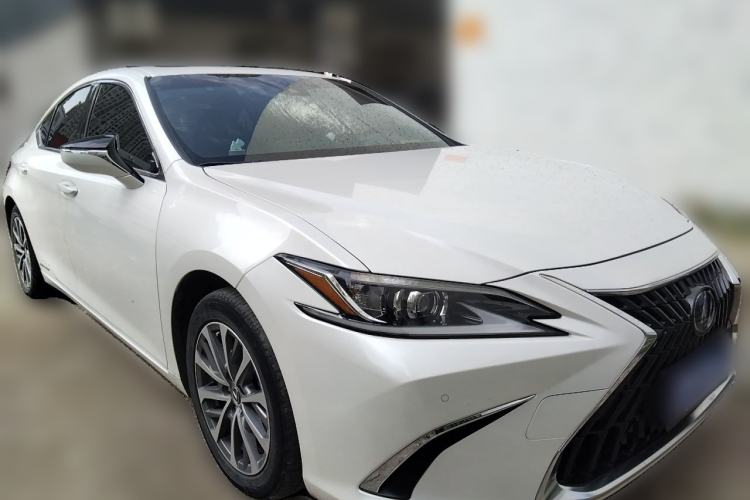 Used Lexus ES 2021 300h Excellence Edition Front Right 45 Deg