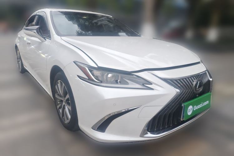 Used Lexus ES 2021 200 Excellence Edition Front Right 45 Deg