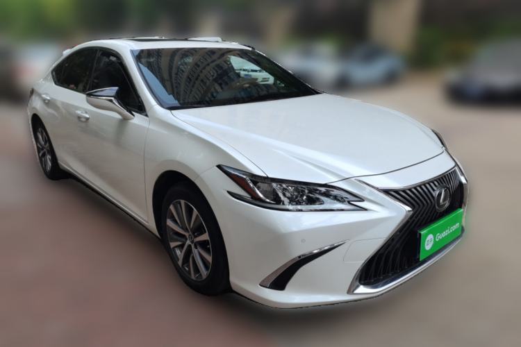 Used Lexus ES 2021 200 Excellence Edition Front Right 45 Deg