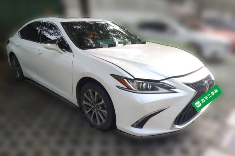Used Lexus ES 2021 200 Excellence Edition Front Right 45 Deg