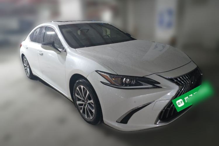 Used Lexus ES 2021 200 Excellence Edition Front Right 45 Deg