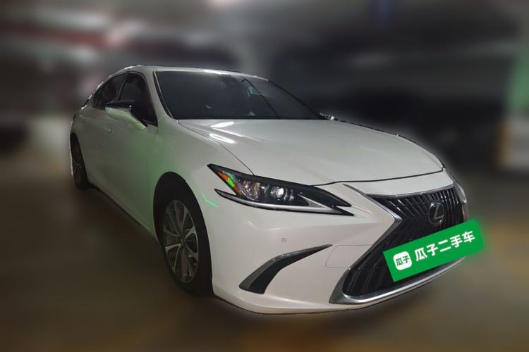 Used Lexus ES 2021 200 Excellence Edition Front Right 45 Deg