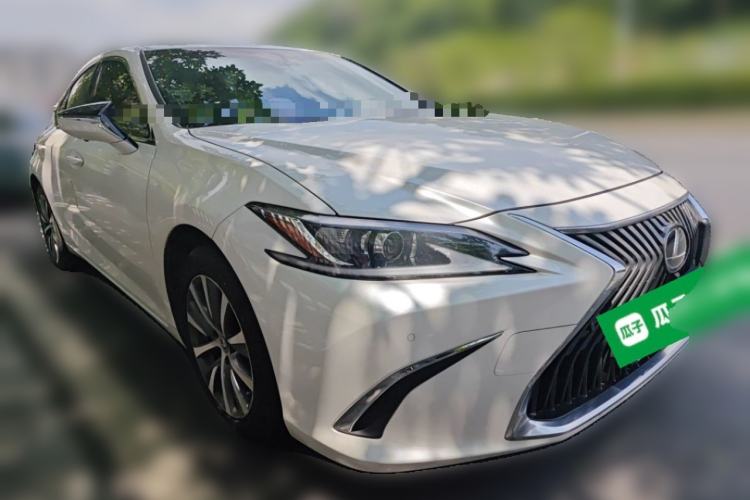 Used Lexus ES 2021 200 Excellence Edition Front Right 45 Deg