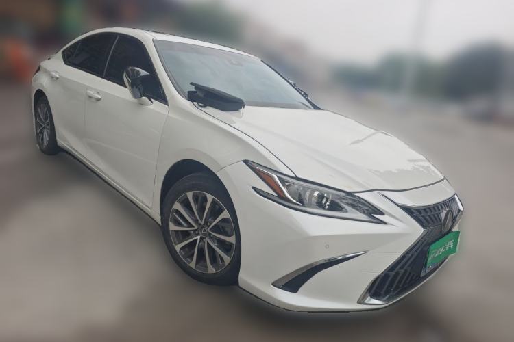 Used Lexus ES 2021 200 Excellence Edition Front Right 45 Deg