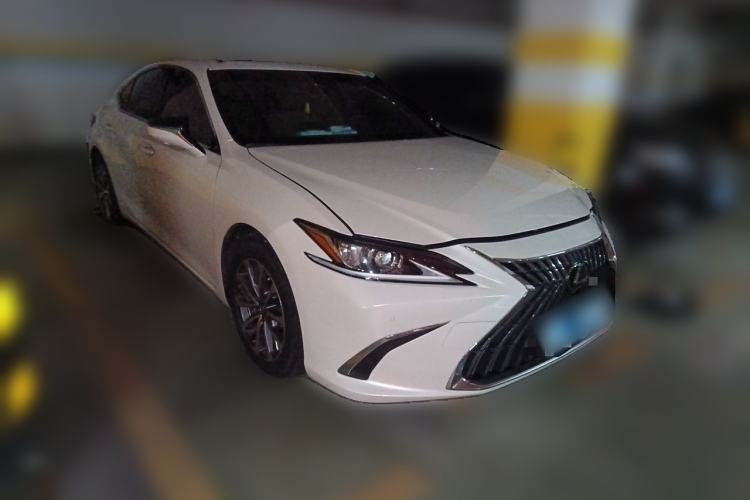 Used Lexus ES 2021 260 Excellence Edition Front Right 45 Deg