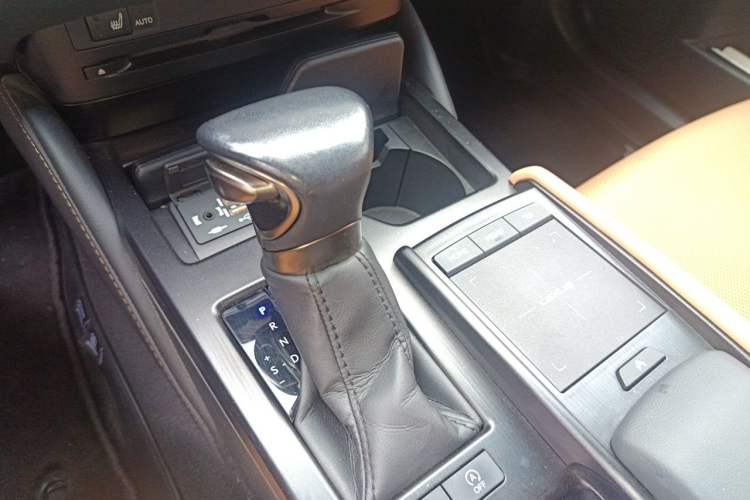Used Lexus ES 2021 260 Excellence Edition Gear Lever