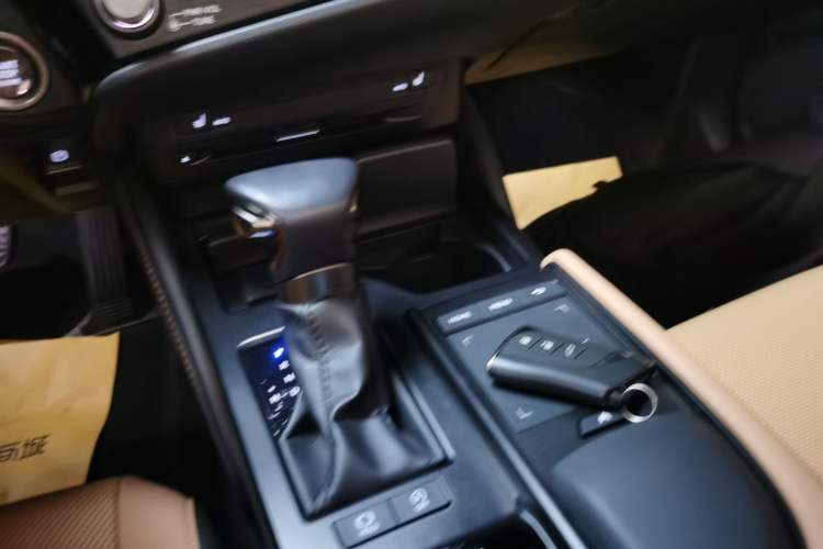 Used Lexus ES 2021 200 Excellence Edition Gear Lever