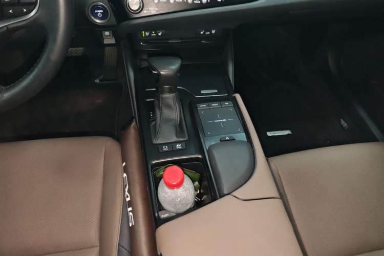 Used Lexus ES 2021 300h Deluxe Edition Gear Lever