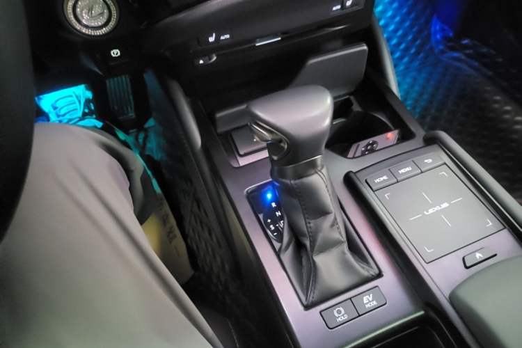 Used Lexus ES 2021 300h Excellence Edition Gear Lever