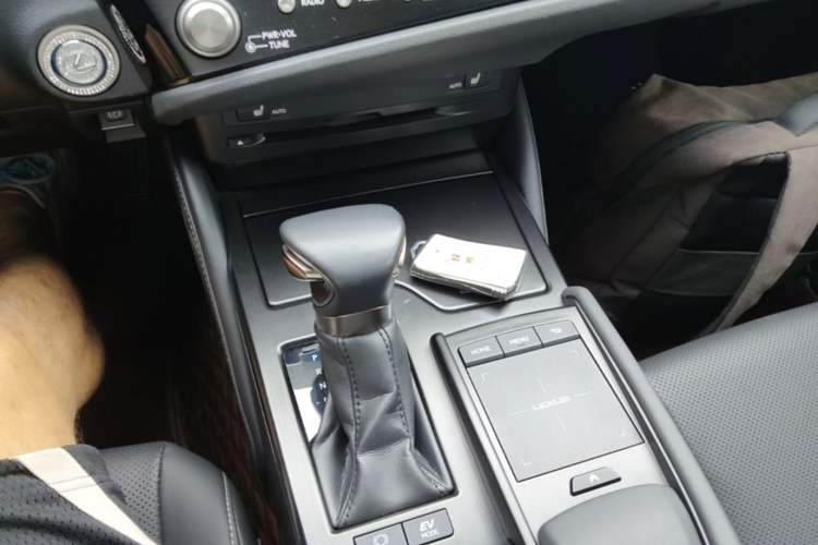 Used Lexus ES 2021 300h Excellence Edition Gear Lever