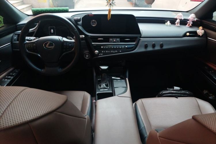 Used Lexus ES 2021 200 Excellence Edition Interior 2