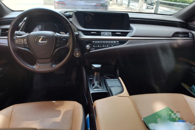 Used Lexus ES 2021 200 Excellence Edition Interior 2