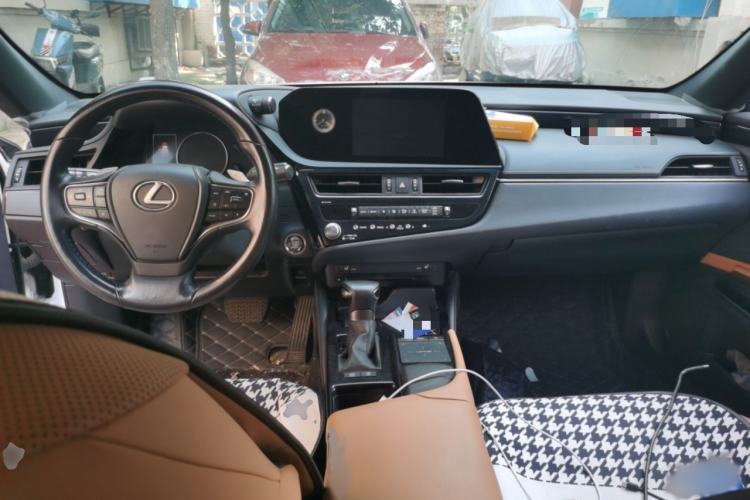 Used Lexus ES 2021 200 Excellence Edition Interior 2