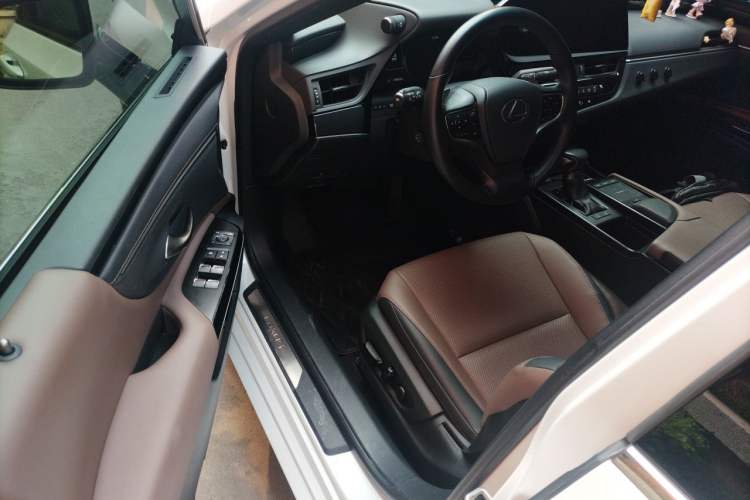 Used Lexus ES 2021 200 Excellence Edition Interior 3