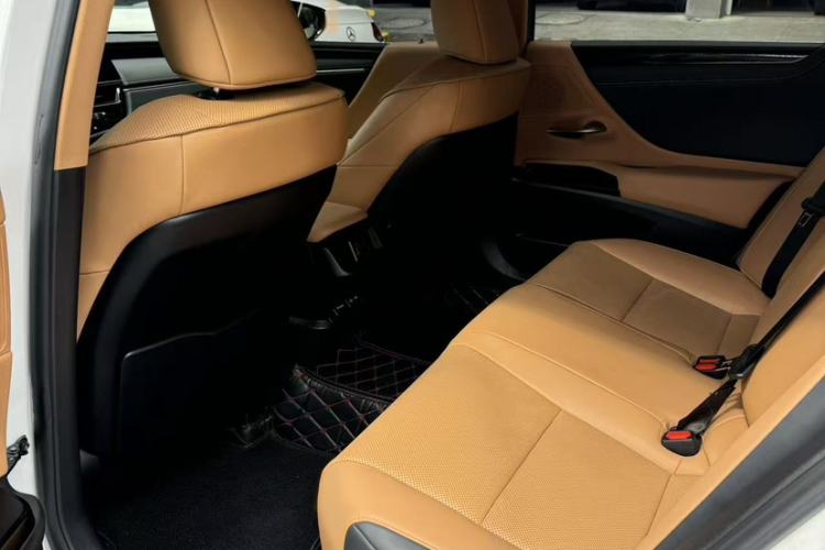 Used Lexus ES 2021 200 Excellence Edition Interior 3