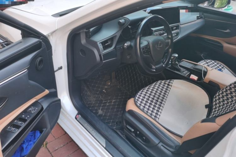 Used Lexus ES 2021 200 Excellence Edition Interior 3