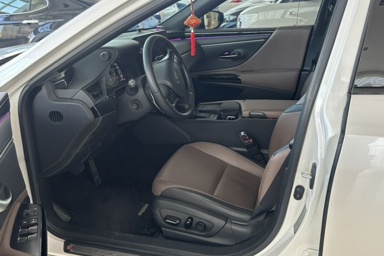 Used Lexus ES 2021 200 Excellence Edition Interior 4