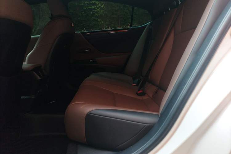 Used Lexus ES 2021 200 Excellence Edition Interior 4