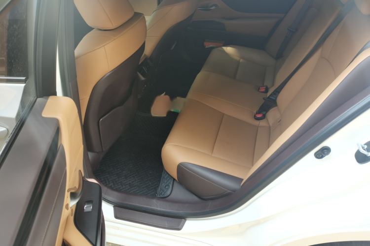 Used Lexus ES 2021 200 Excellence Edition Interior 4