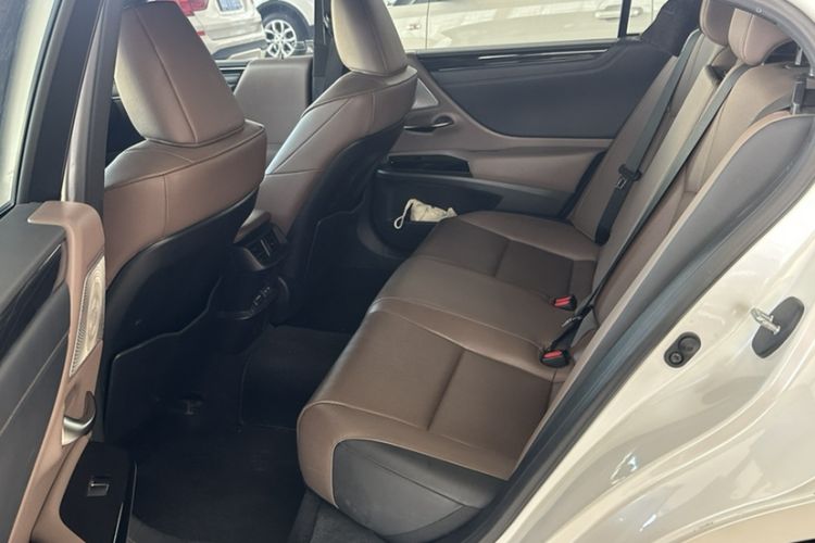 Used Lexus ES 2021 200 Excellence Edition Interior 5