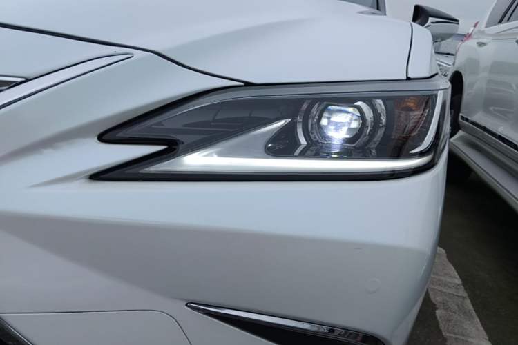 Used Lexus ES 2021 300h Excellence Edition Left Front Headlight