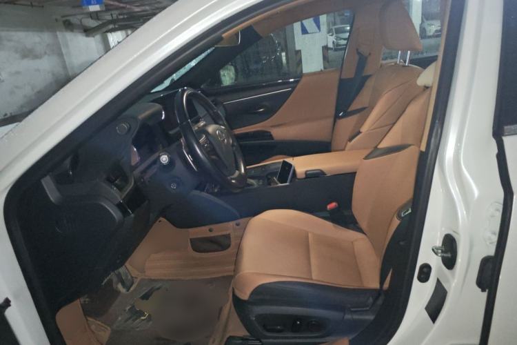Used Lexus ES 2021 200 Excellence Edition Left Front Seat