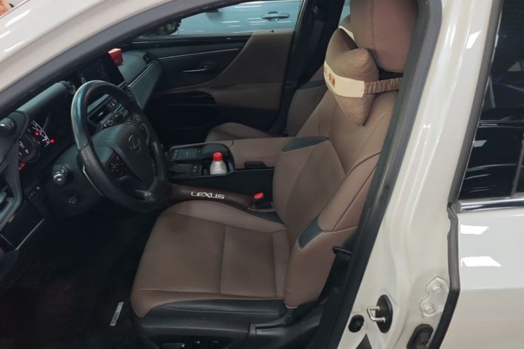 Used Lexus ES 2021 300h Deluxe Edition Left Front Seat