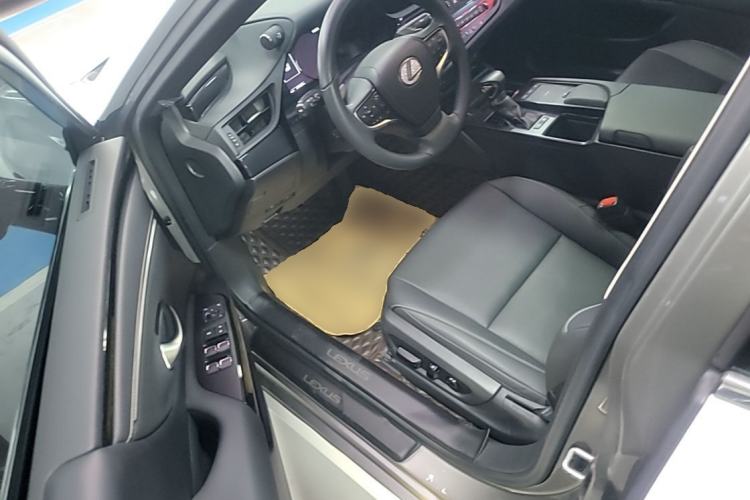 Used Lexus ES 2021 300h Excellence Edition Left Front Seat
