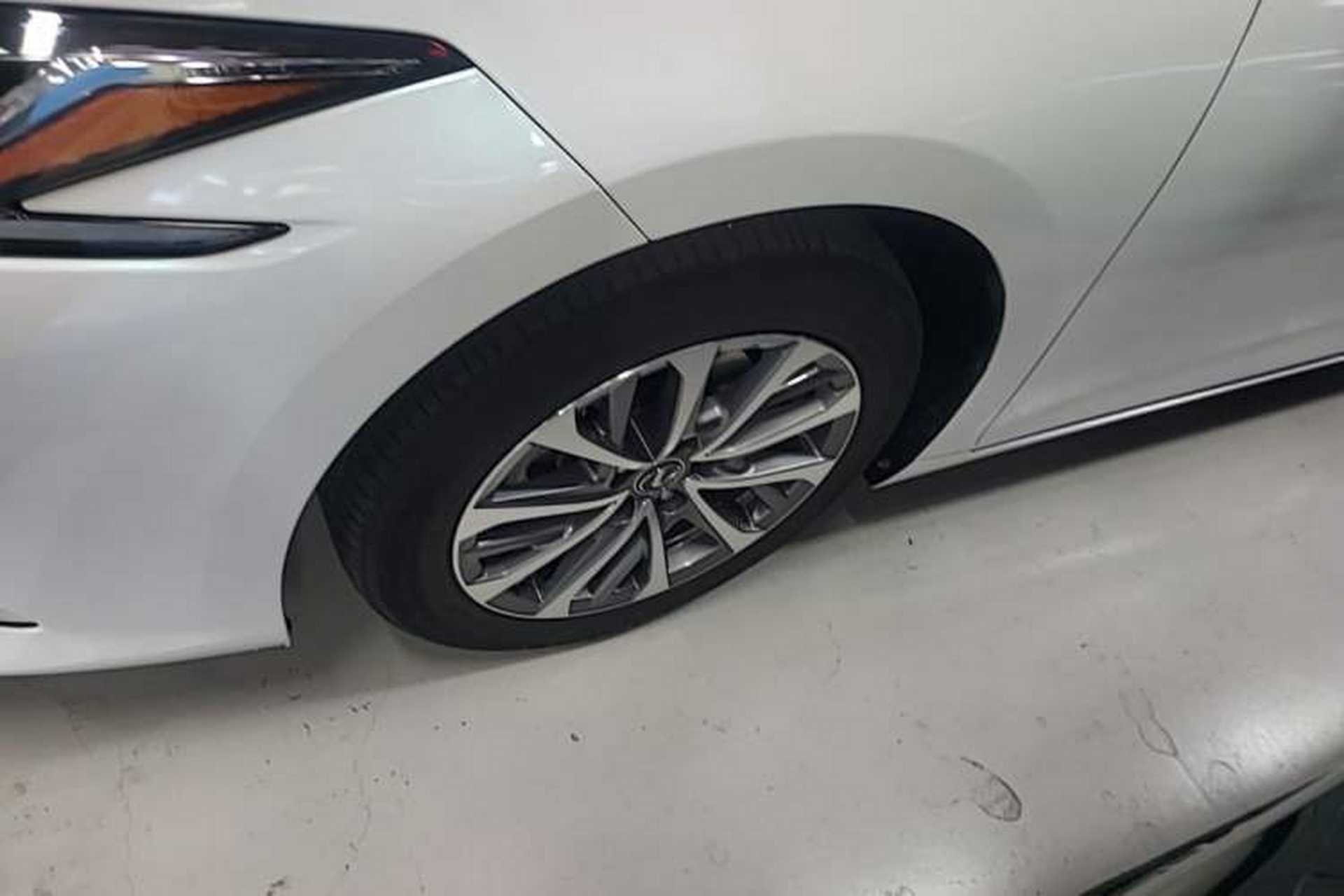 Used Lexus ES 2021 300h Excellence Edition Left Front Wheel Hub